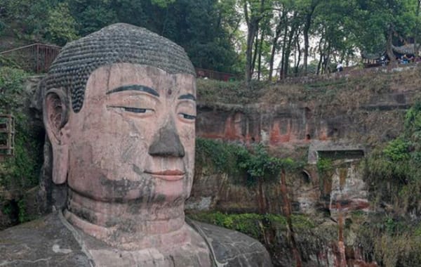 遭洪水“洗脚”仍无恙 乐山大佛千年排水系统牛