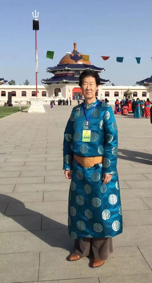 国家一级美术师吴斯日古