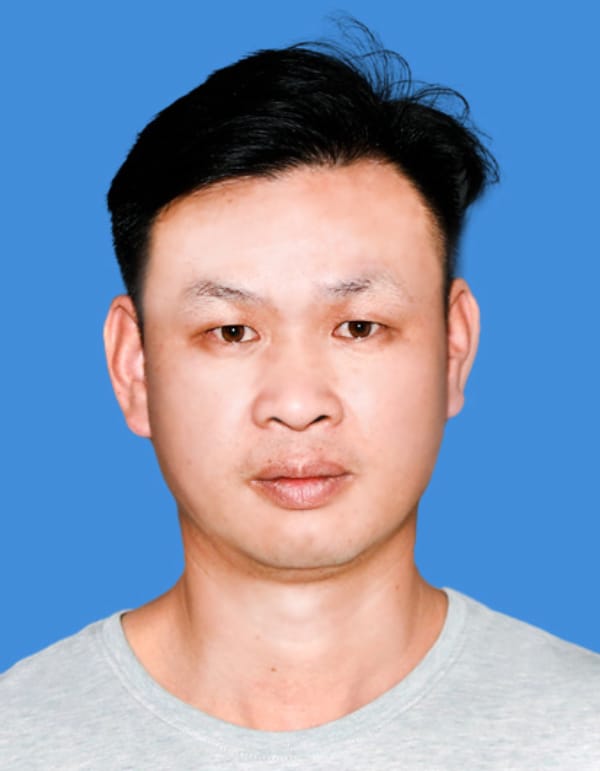 国家高级工艺美术师陈进